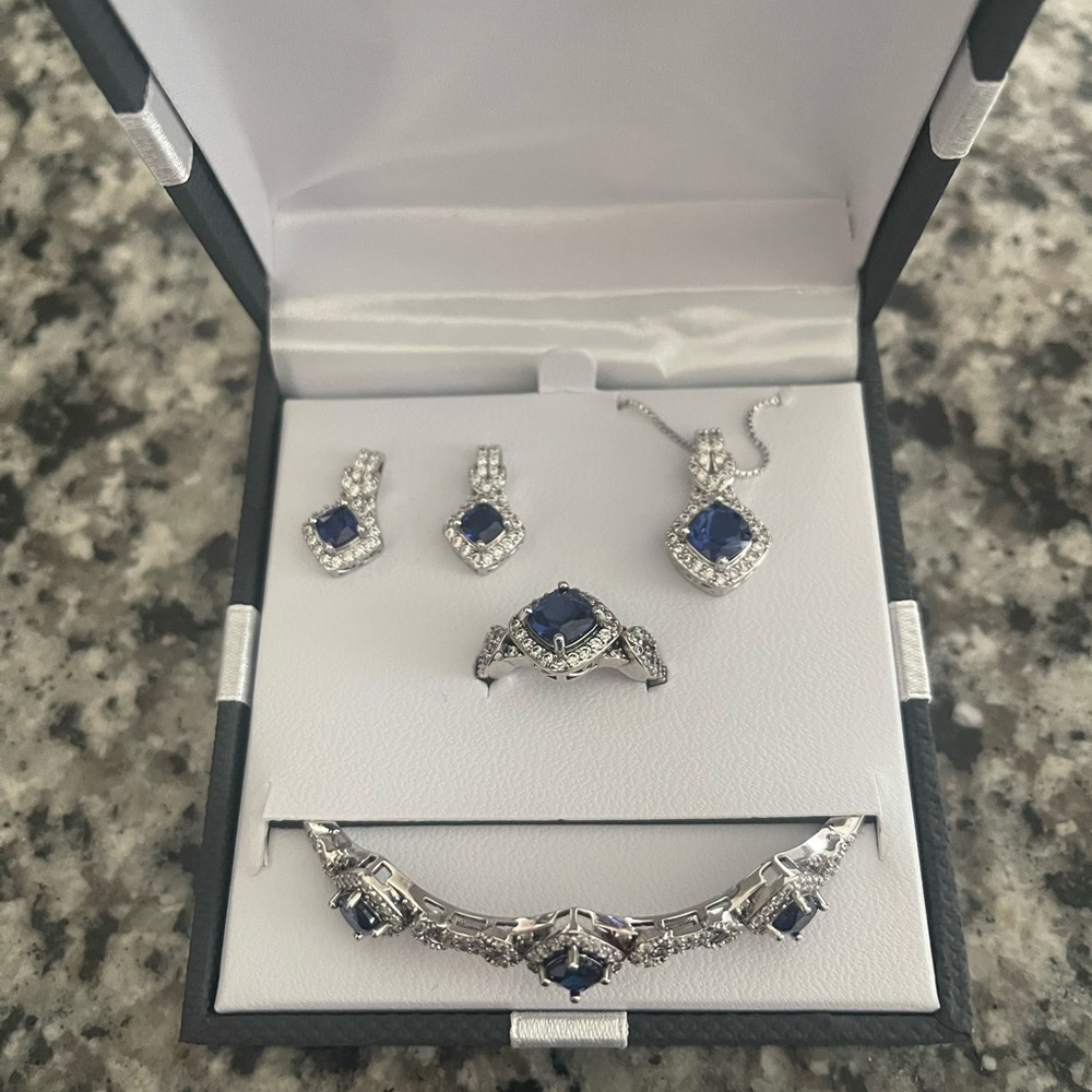 Elegant Blue and Silver Jewelry Set